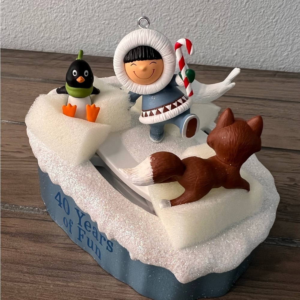 Hallmark NEW 2019 Christmas Ornament Frosty Friends 40th Anniversary with Motion - Picture 4 of 10